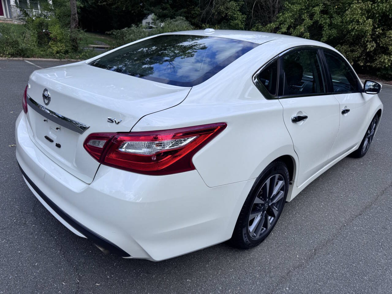 Used 2016 Nissan Altima 2.5 SV w/ Convenience Package FWD image 5