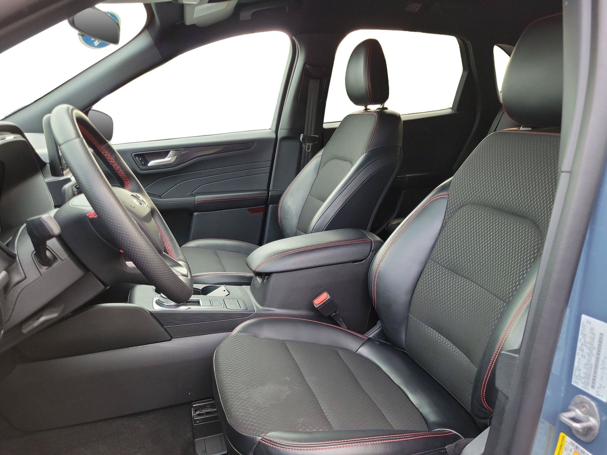 Used 2025 Ford Escape ST-Line Select AWD/4WD image 5