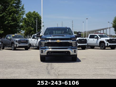 Used 2025 Chevrolet Silverado 2500 LT AWD/4WD image 2