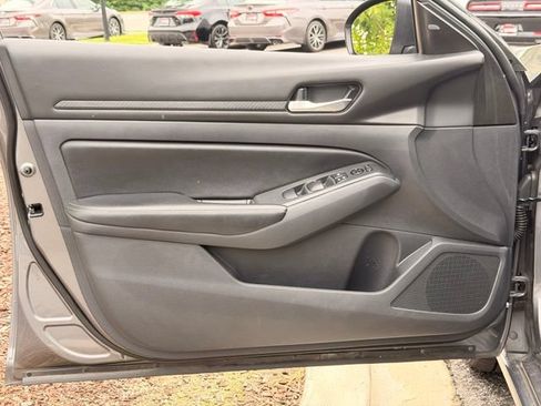 Used 2025 Nissan Altima 2.5 SV FWD image 22