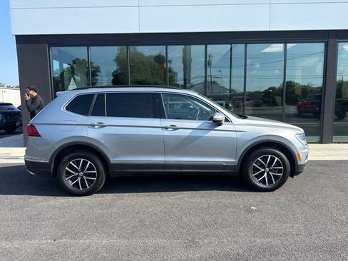Used 2021 Volkswagen Tiguan SE w/ Panoramic Sunroof Package AWD/4WD image 2