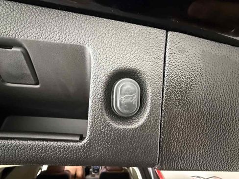 Used 2019 Cadillac Escalade Luxury image 38