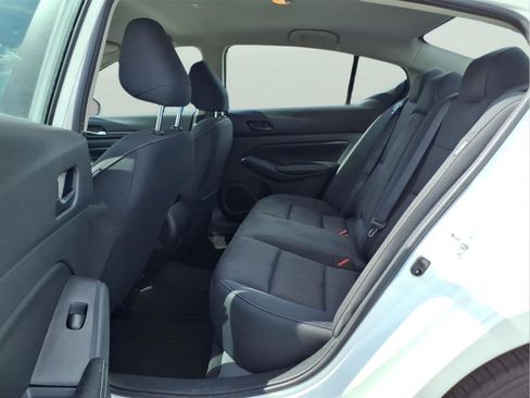Used 2025 Nissan Altima 2.5 SV FWD image 10