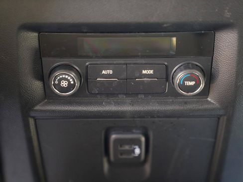 Used 2023 Chevrolet Traverse LS AWD/4WD image 36