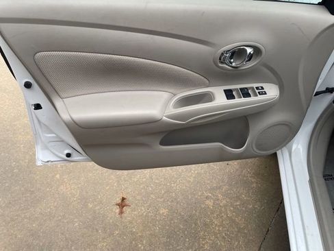 Used 2012 Nissan Versa SL image 10