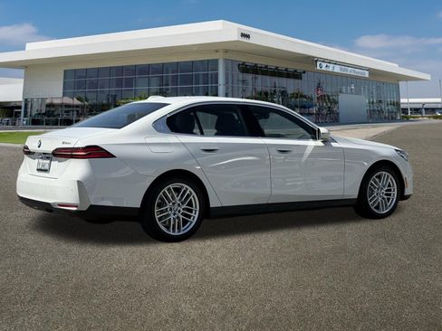 Certified 2024 BMW 530i RWD image 11