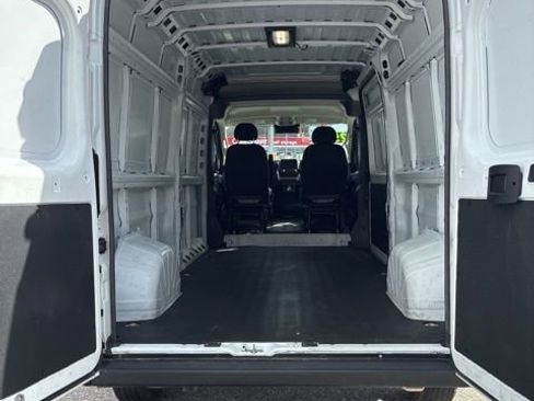 Used 2025 RAM ProMaster 2500 w/ Convenience Group image 10