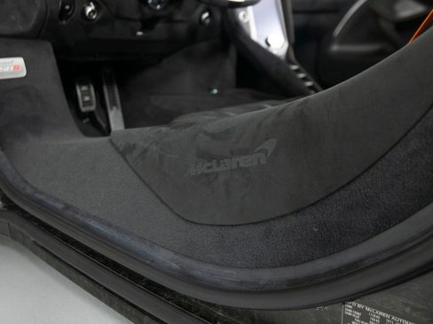 Used 2024 McLaren 750S Spider RWD image 16