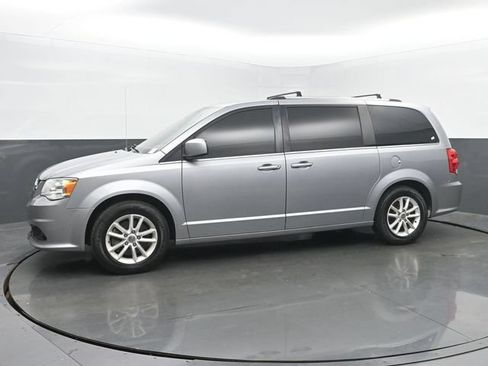 Used 2018 Dodge Grand Caravan SXT FWD image 2