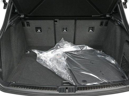 Certified 2026 Porsche Macan image 32