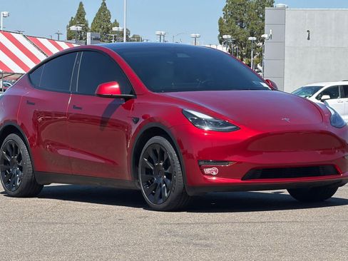 Used 2024 Tesla Model Y Long Range AWD/4WD image 5