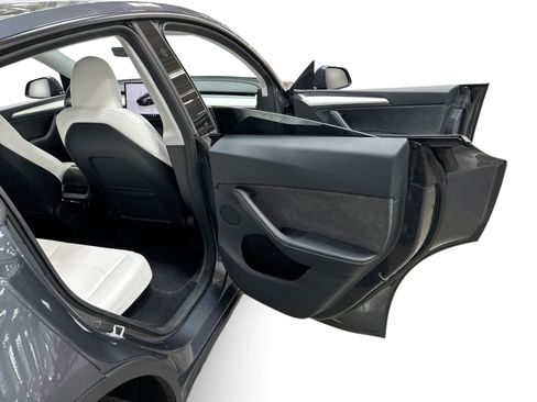 Certified 2023 Tesla Model Y Long Range AWD/4WD image 12