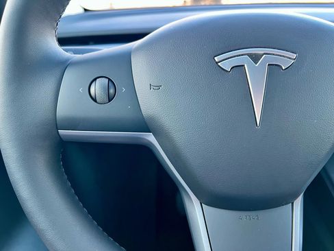 Used 2021 Tesla Model Y Long Range AWD/4WD image 21