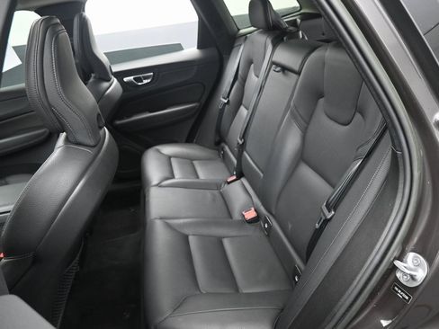 Used 2023 Volvo XC60 B5 Plus image 33
