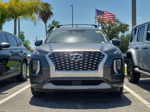 Used 2021 Hyundai Palisade Limited FWD image 2