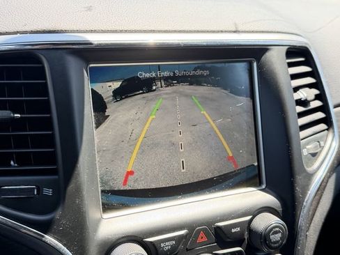 Used 2017 Jeep Grand Cherokee Altitude image 22