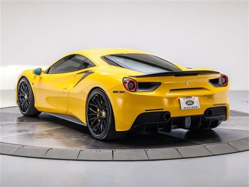 Used 2018 Ferrari 488 GTB image 3