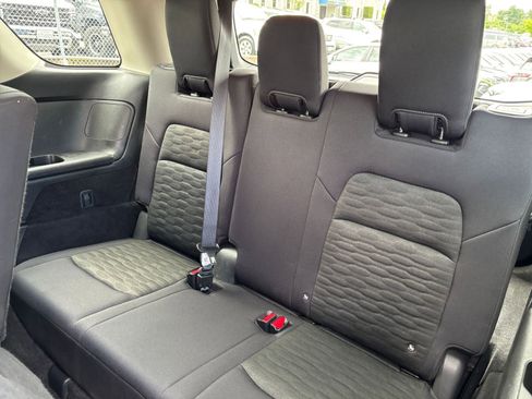 Used 2025 Nissan Pathfinder SV FWD image 31