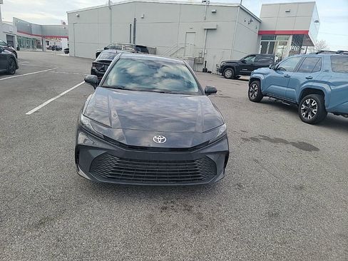 Used 2025 Toyota Camry LE image 12
