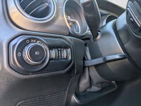 Used 2019 Jeep Wrangler Unlimited Sahara image 16