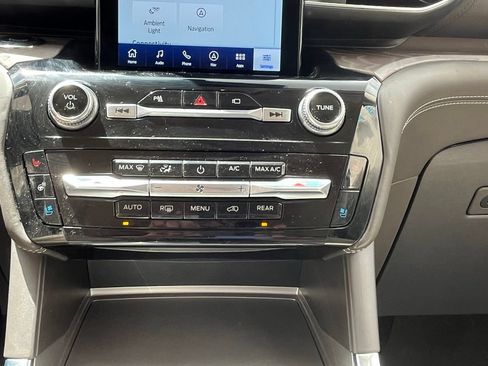 Used 2023 Ford Explorer Platinum w/ Technology Package AWD/4WD image 20