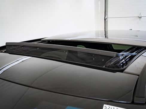 Used 2021 Land Rover Range Rover Velar R-Dynamic S image 14