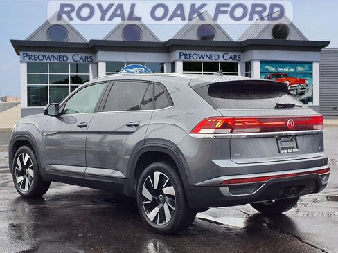 Used 2025 Volkswagen Atlas Cross Sport SE image 2