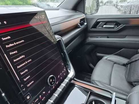 Certified 2025 GMC Yukon Denali RWD image 29
