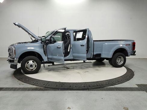 Used 2025 Ford F350 Lariat w/ Lariat Ultimate Package AWD/4WD image 12