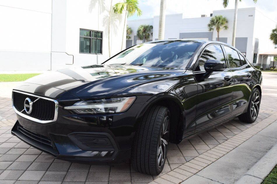 Used 2019 Volvo S60 T5 Momentum w/ Premium Package FWD image 2
