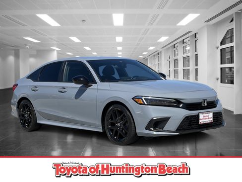 Used 2023 Honda Civic Sport image 1