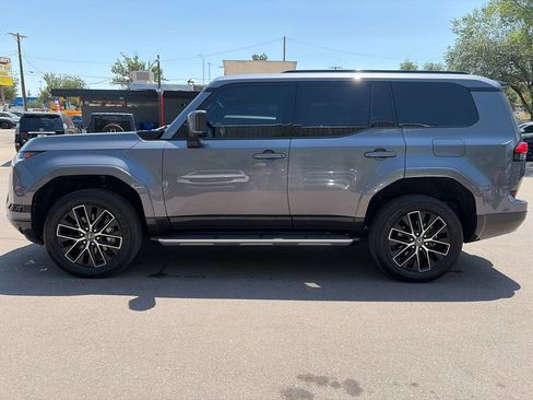 Used 2025 Lexus GX 550 w/ Accessory Package (2T) AWD/4WD image 4