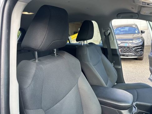 Used 2023 Toyota RAV4 LE AWD/4WD image 33