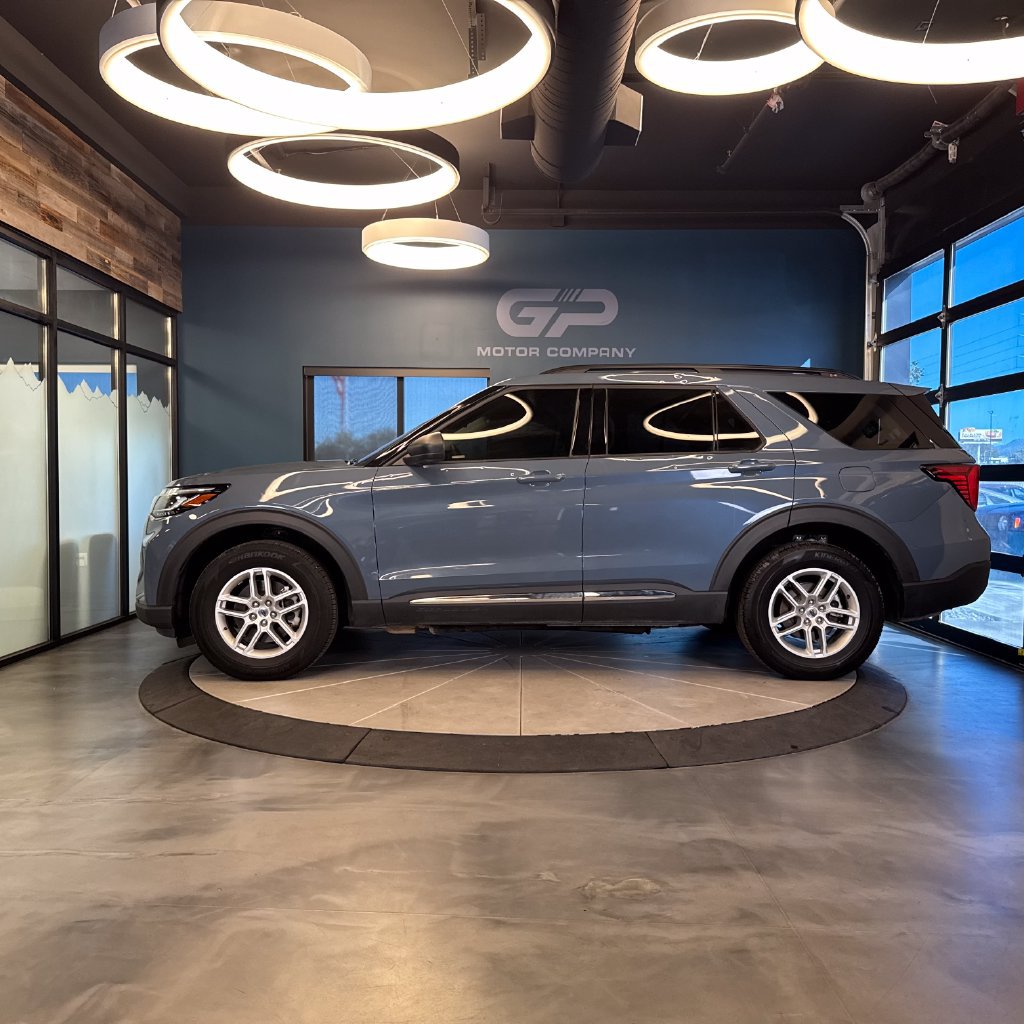 Used 2025 Ford Explorer Active AWD/4WD image 6