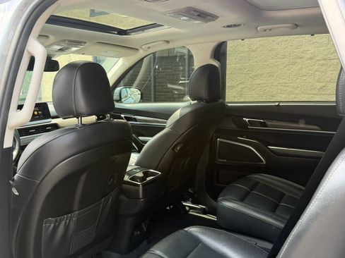 Used 2020 Kia Telluride SX w/ Towing Package FWD image 32