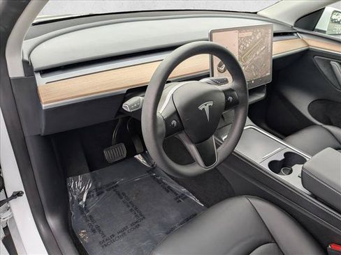 Used 2024 Tesla Model Y Long Range AWD/4WD image 10