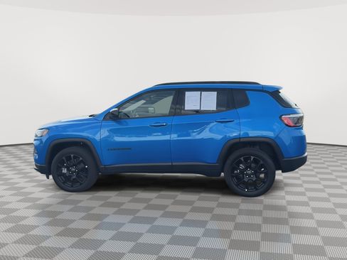 Used 2026 Jeep Compass Latitude AWD/4WD image 5