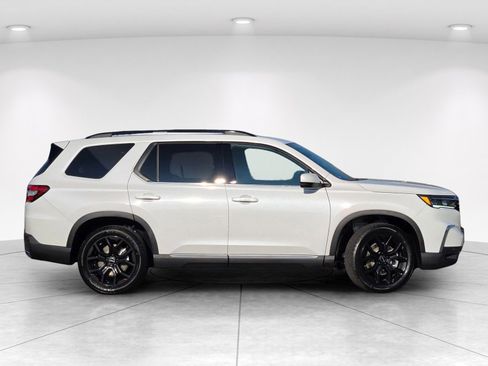 New 2025 Honda Pilot Touring image 3