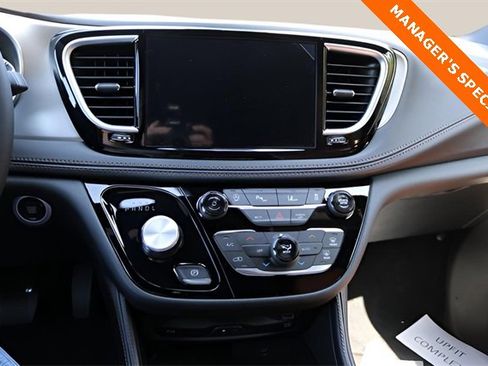 New 2026 Chrysler Pacifica Pinnacle image 23