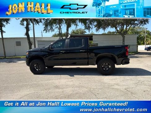 Used 2023 Chevrolet Silverado 1500 Custom Trail Boss w/ Midnight Edition AWD/4WD image 4