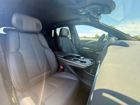 Certified 2025 Cadillac Lyriq Luxury w/ LPO, Floor Liner Package AWD/4WD image 32