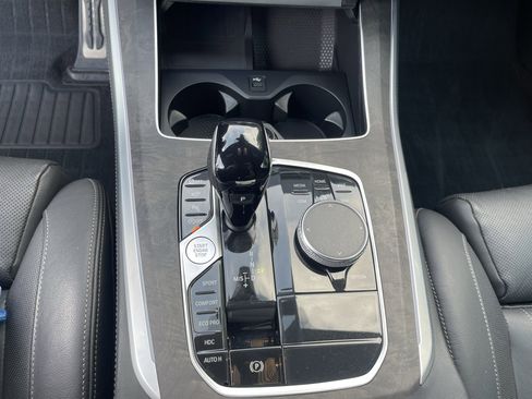 Used 2022 BMW X5 M50i w/ Premium Package image 18