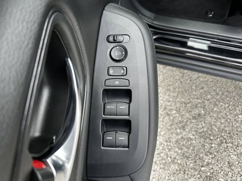 Certified 2025 Honda HR-V LX image 9