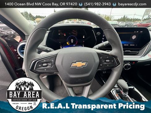 Used 2025 Chevrolet Trax LT FWD image 19