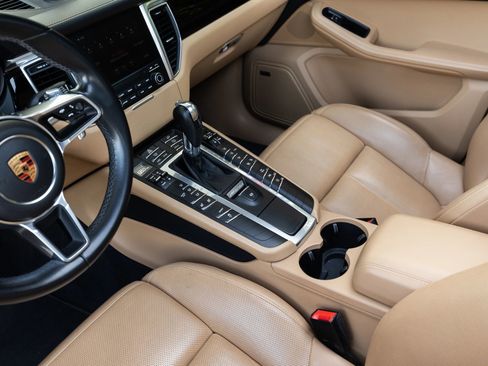 Used 2018 Porsche Macan Sport Edition image 33