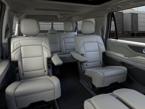 New 2026 Lincoln Navigator L Reserve AWD/4WD image 55