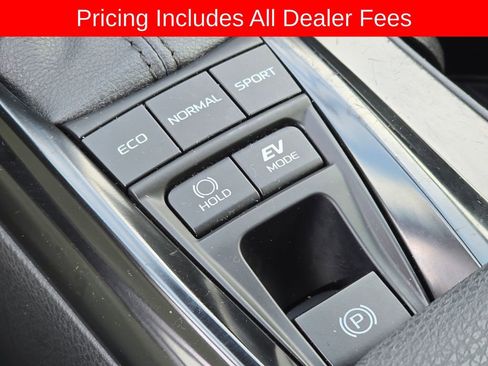 Used 2025 Toyota Camry SE w/ Convenience Package FWD image 20