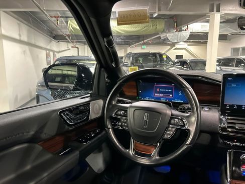 Used 2023 Lincoln Navigator Reserve AWD/4WD image 25