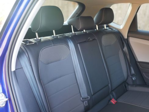 Used 2023 Volkswagen Taos SE w/ Panoramic Sunroof Package image 25