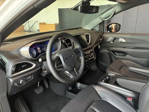 New 2026 Chrysler Pacifica Select AWD/4WD image 22
